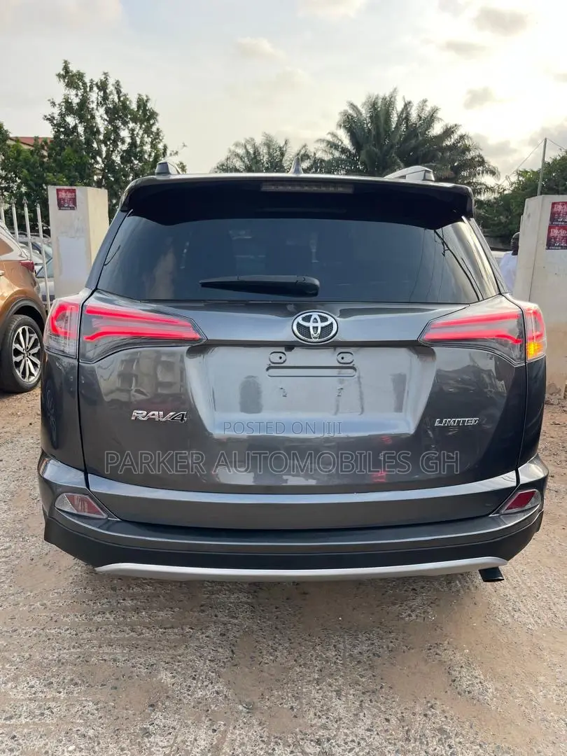 Toyota RAV4 Limited 4dr SUV (2.5L 4cyl 6A) 2018 Gray
