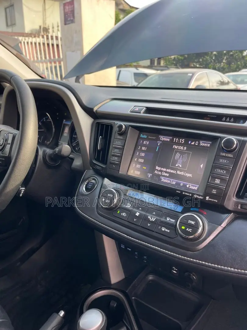 Toyota RAV4 Limited 4dr SUV (2.5L 4cyl 6A) 2018 Gray