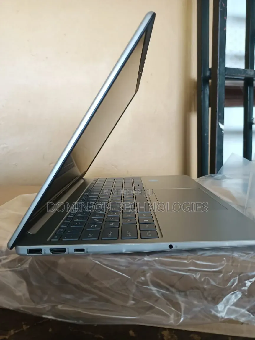 New Laptop HP 8GB HDD 512GB