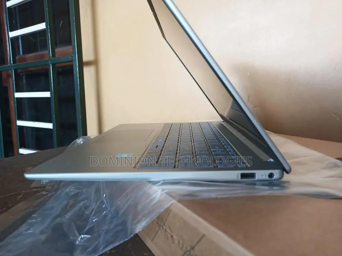 New Laptop HP 8GB HDD 512GB