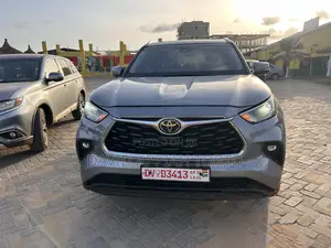 Toyota Highlander XLE 2022 Blue