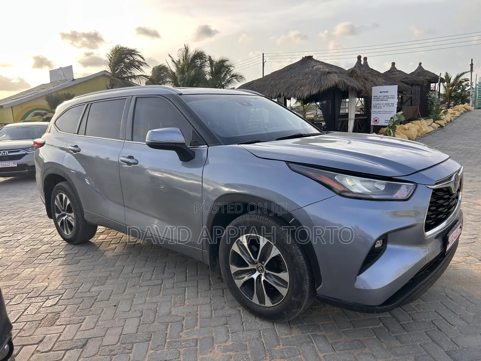 Toyota Highlander XLE 2022 Blue