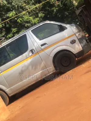 Toyota HiAce 2006 Silver