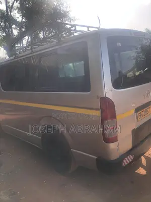 Toyota HiAce 2006 Silver