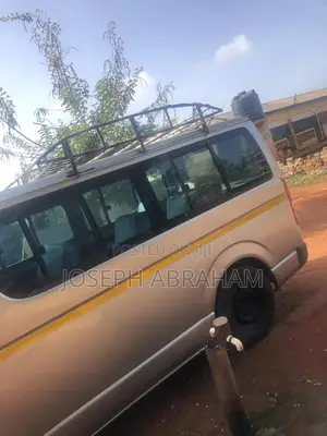 Toyota HiAce 2006 Silver