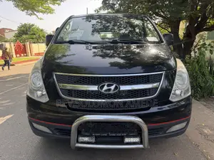 Hyundai H1 2.4 GLS 2011 Black