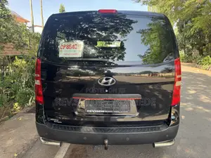 Hyundai H1 2.4 GLS 2011 Black