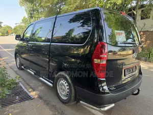 Hyundai H1 2.4 GLS 2011 Black