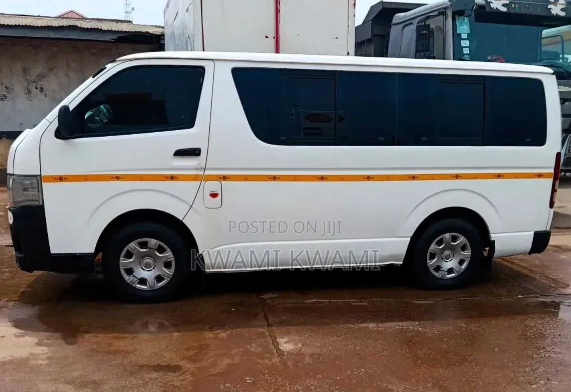 Toyota HiAce 2011 White