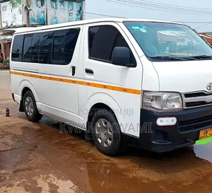 Toyota HiAce 2011 White