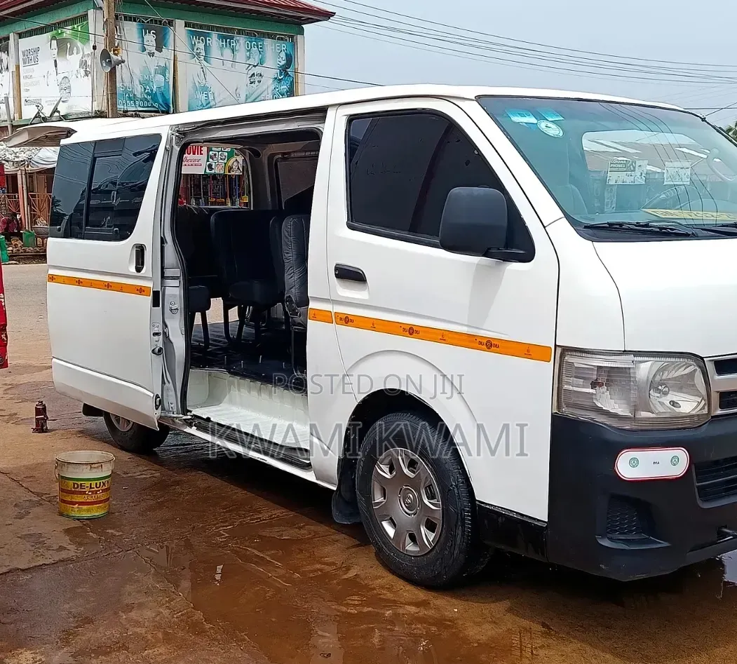 Toyota HiAce 2011 White
