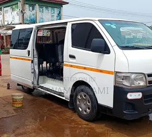 Toyota HiAce 2011 White
