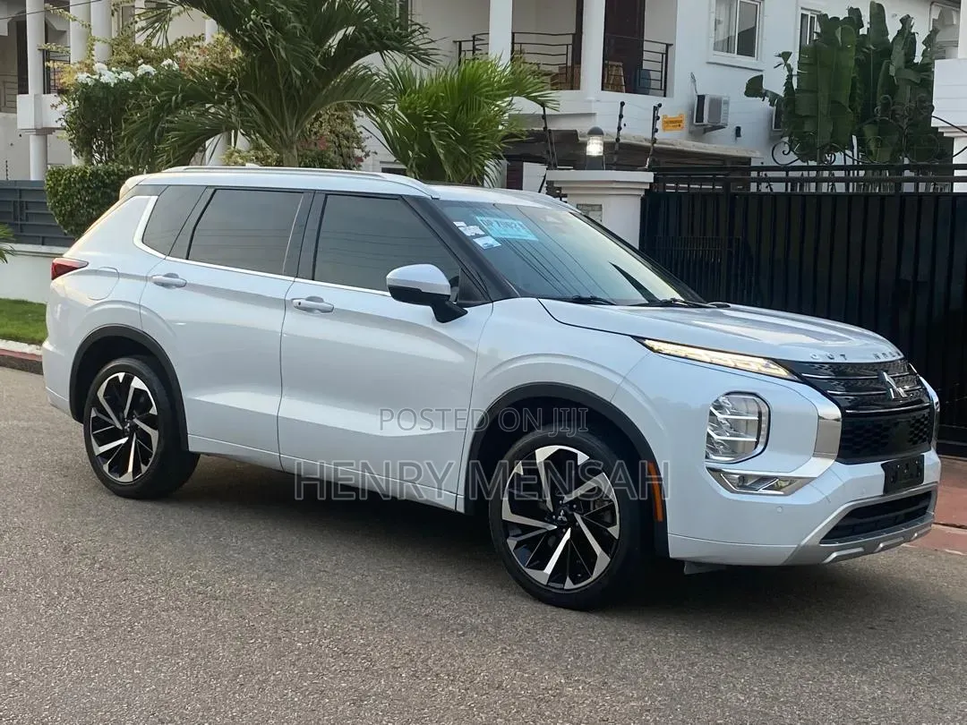 Mitsubishi Outlander SEL Launch Edition 2022 White