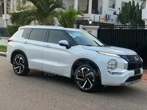 Mitsubishi Outlander SEL Launch Edition 2022 White