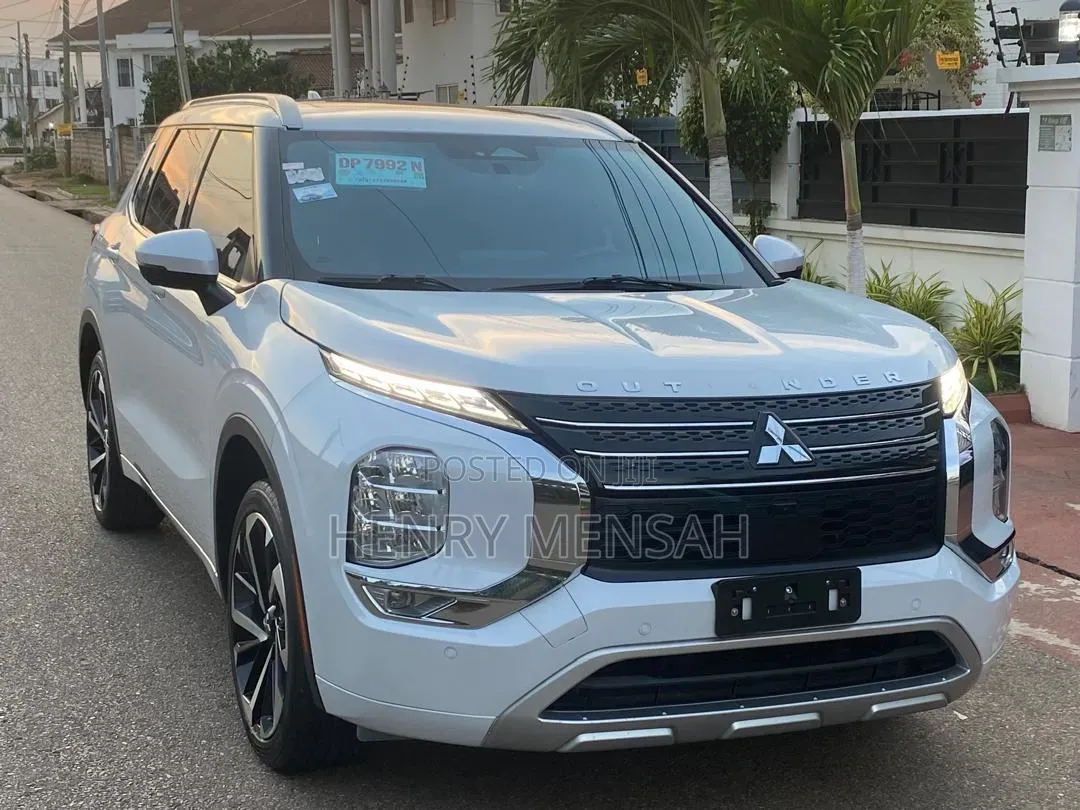 Mitsubishi Outlander SEL Launch Edition 2022 White