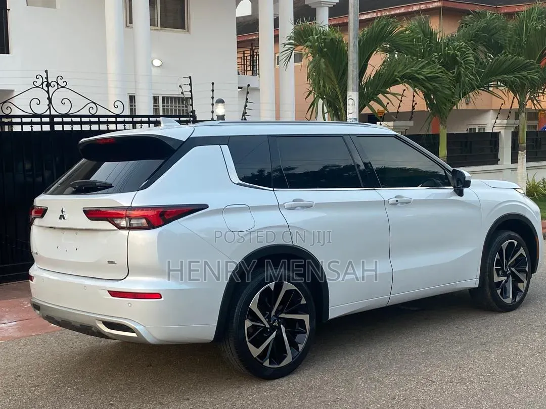 Mitsubishi Outlander SEL Launch Edition 2022 White
