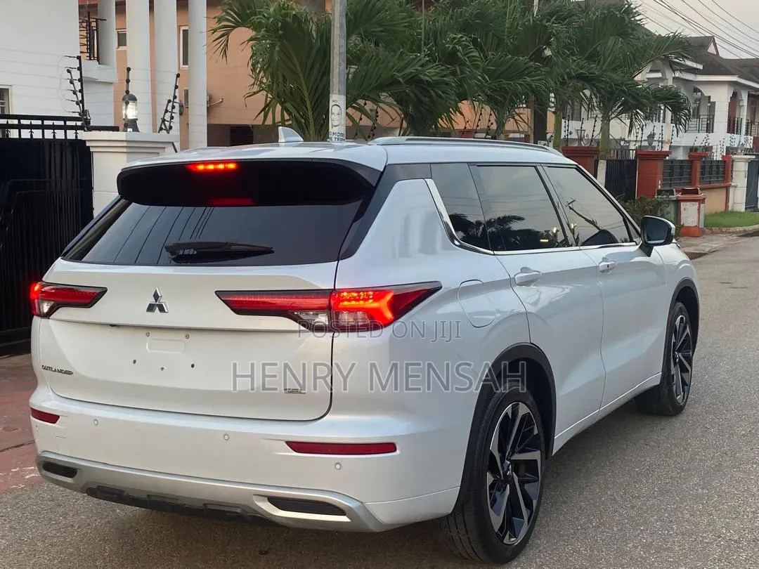 Mitsubishi Outlander SEL Launch Edition 2022 White