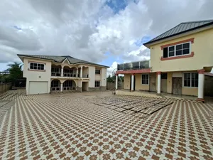 5bdrm Duplex in Broadcasting, West Hills Mall Area for rent