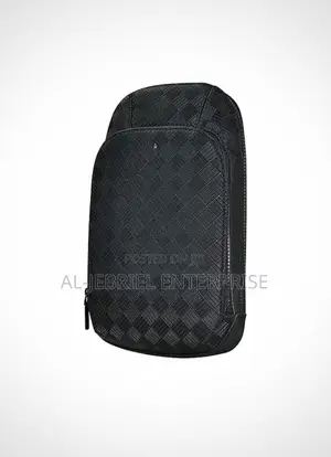 Levelo Crossbody Bag