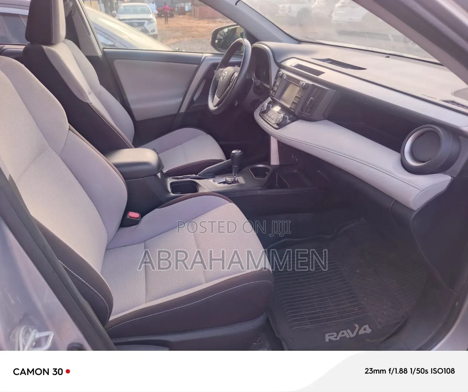 Toyota RAV4 XLE 4dr SUV (2.5L 4cyl 6A) 2018 Silver