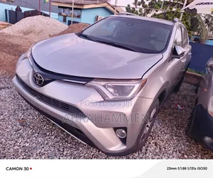 Toyota RAV4 XLE 4dr SUV (2.5L 4cyl 6A) 2018 Silver