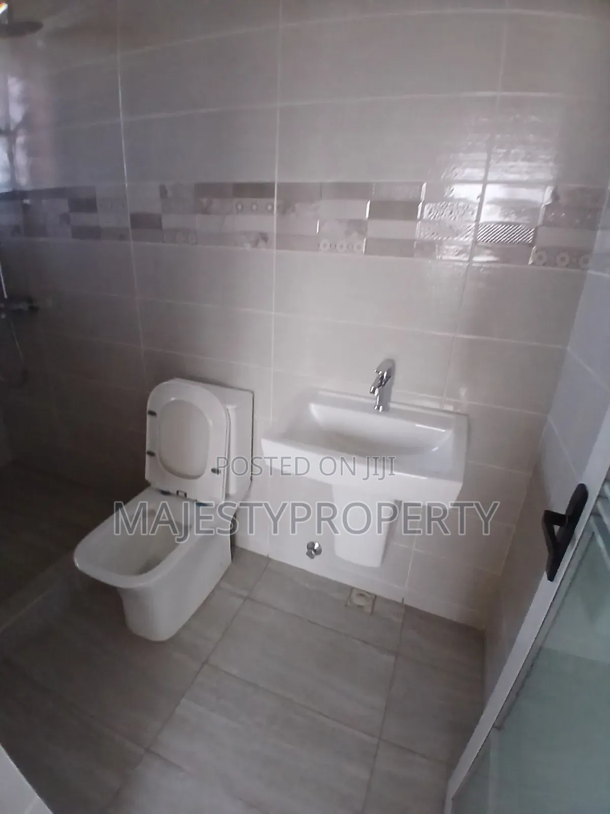 2bdrm Apartment in Costa, Baatsona Total for rent