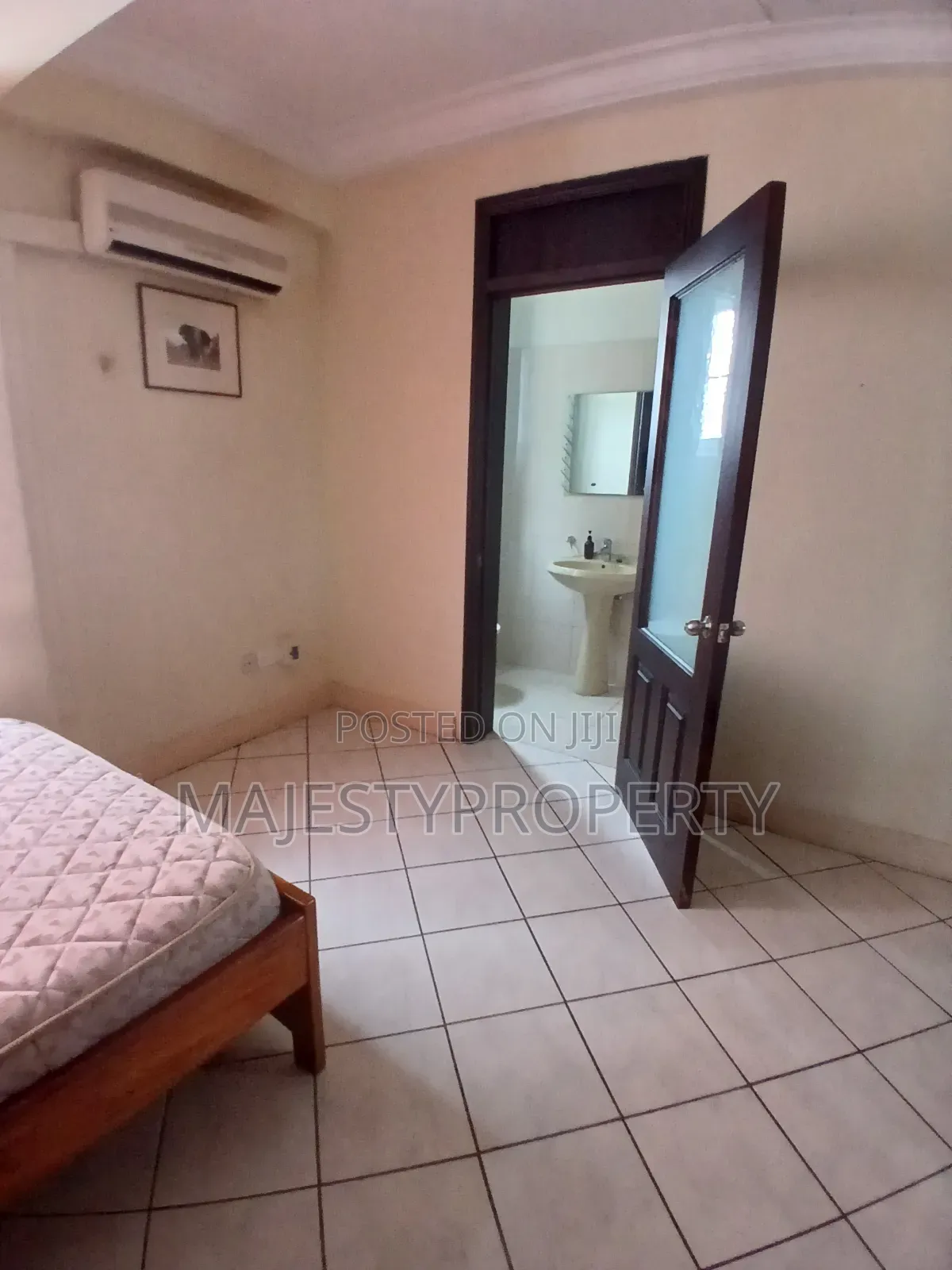 Furnished 3bdrm Apartment in Osu, Oxford Street for rent