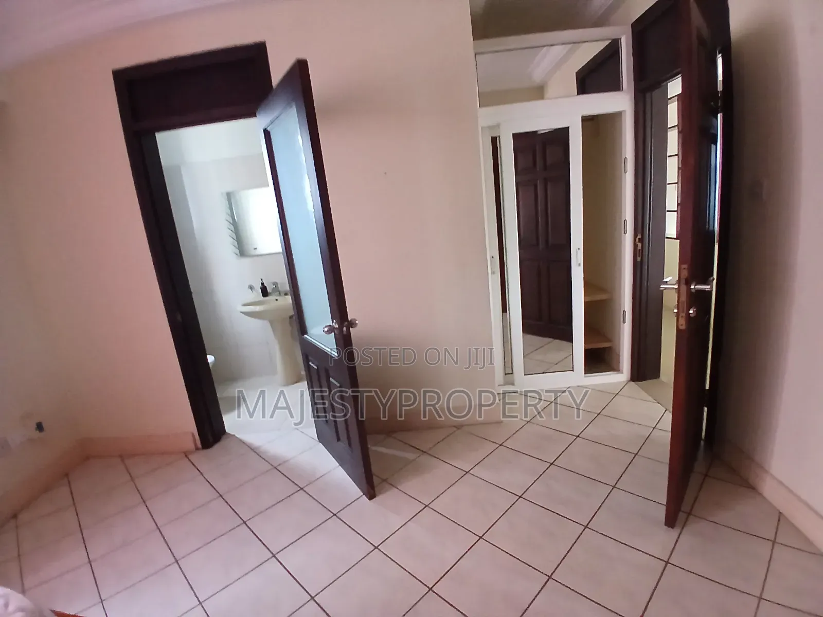Furnished 3bdrm Apartment in Osu, Oxford Street for rent