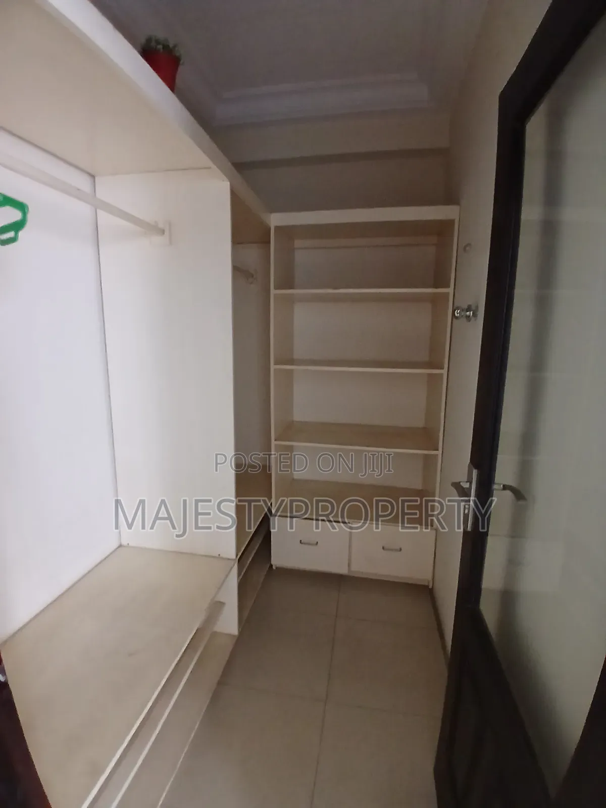 Furnished 3bdrm Apartment in Osu, Oxford Street for rent