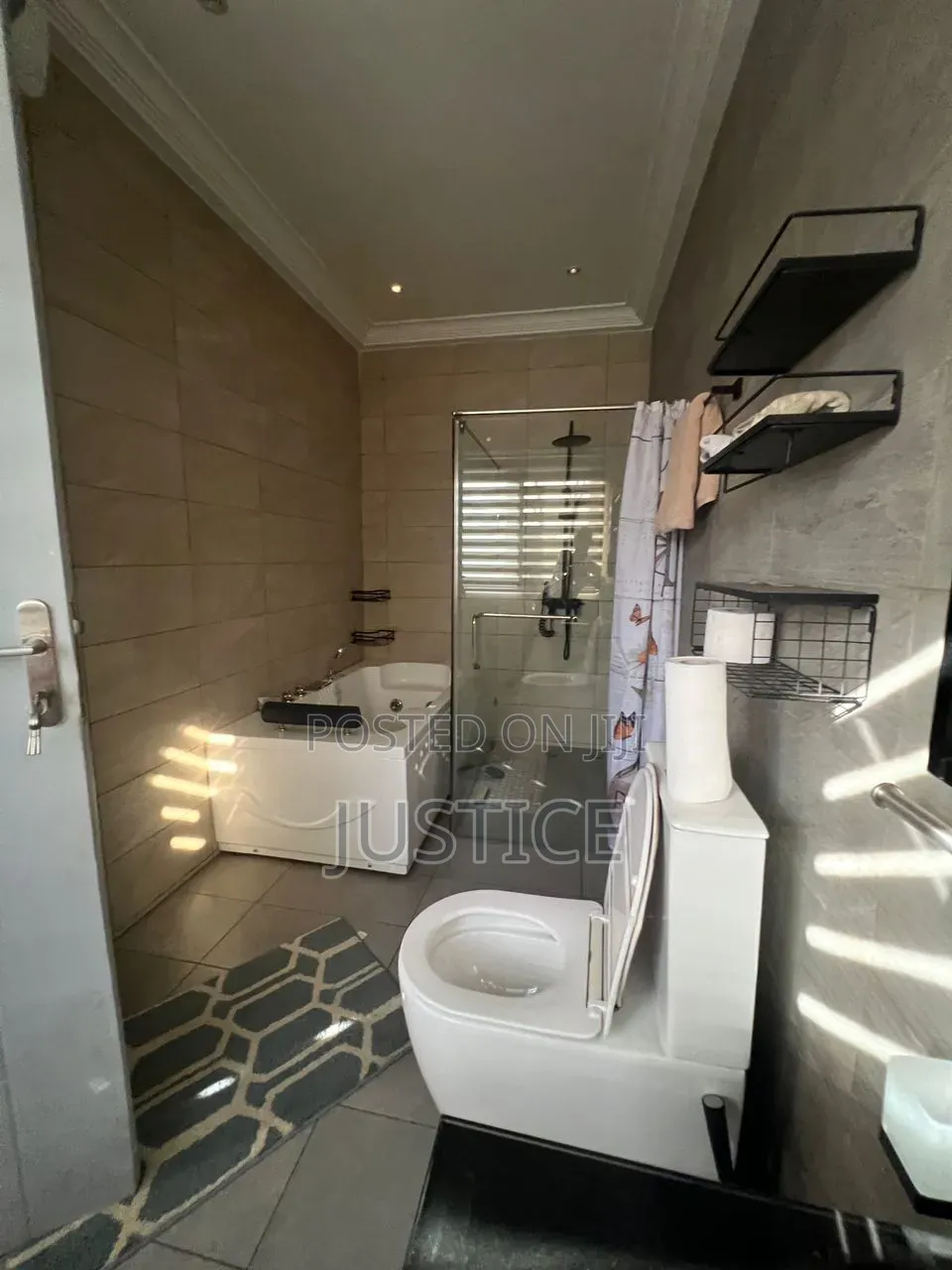 4bdrm House in East Airport, Tseaddo for rent