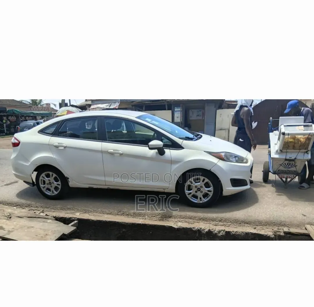 Ford Fiesta SE 4dr Sedan (1.6L 4cyl 5M) 2015 White