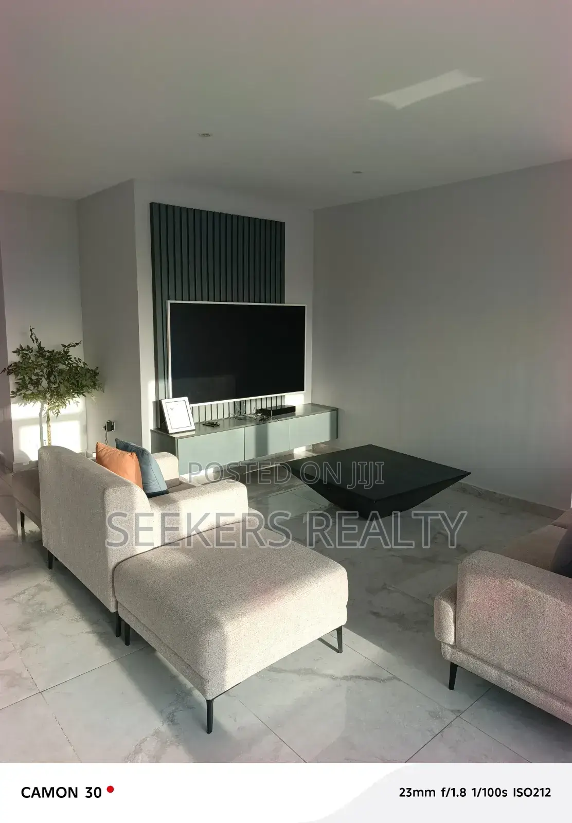 Furnished 1bdrm Apartment in Seekers Realty, Oxford Street for rent