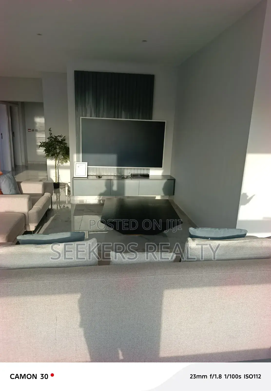 Furnished 1bdrm Apartment in Seekers Realty, Oxford Street for rent