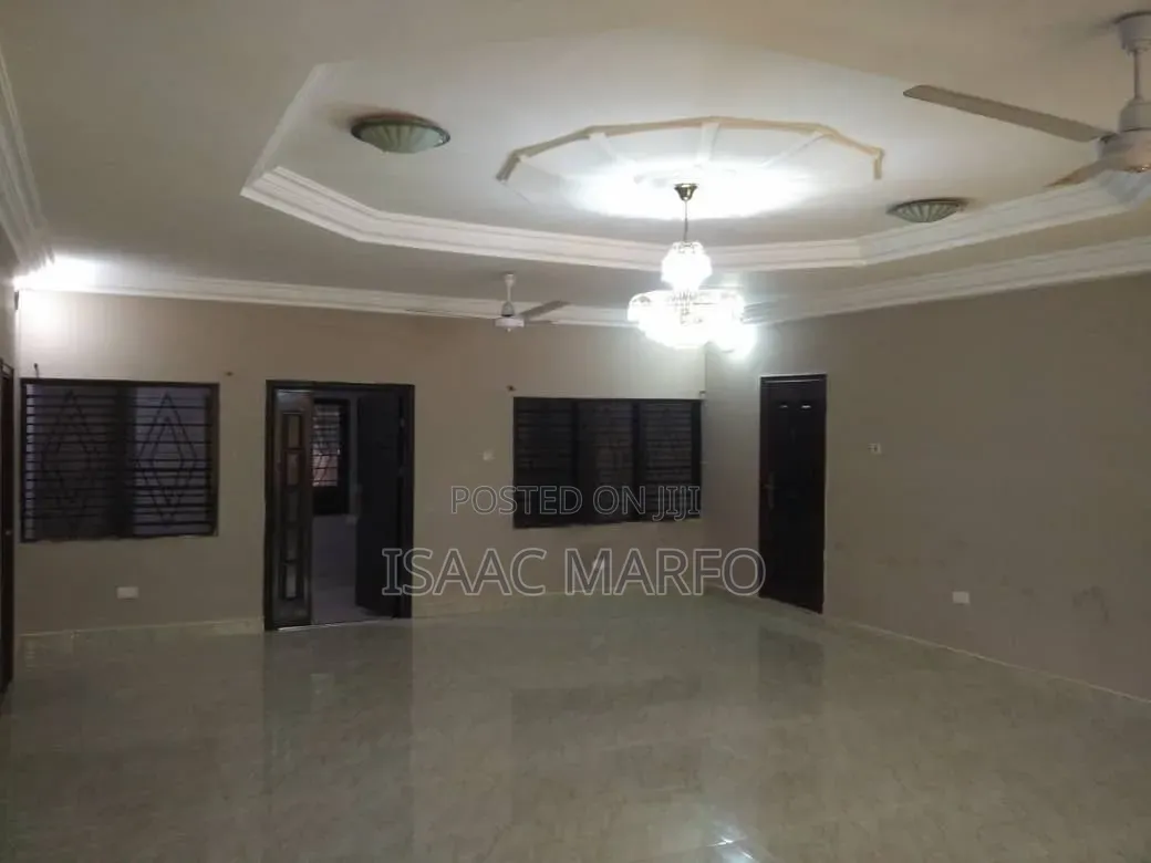 5bdrm House in Santasi Brofeyedu, Kumasi Metropolitan for sale
