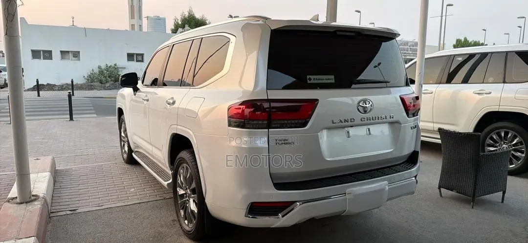 Toyota Land Cruiser LC300 2023 Black
