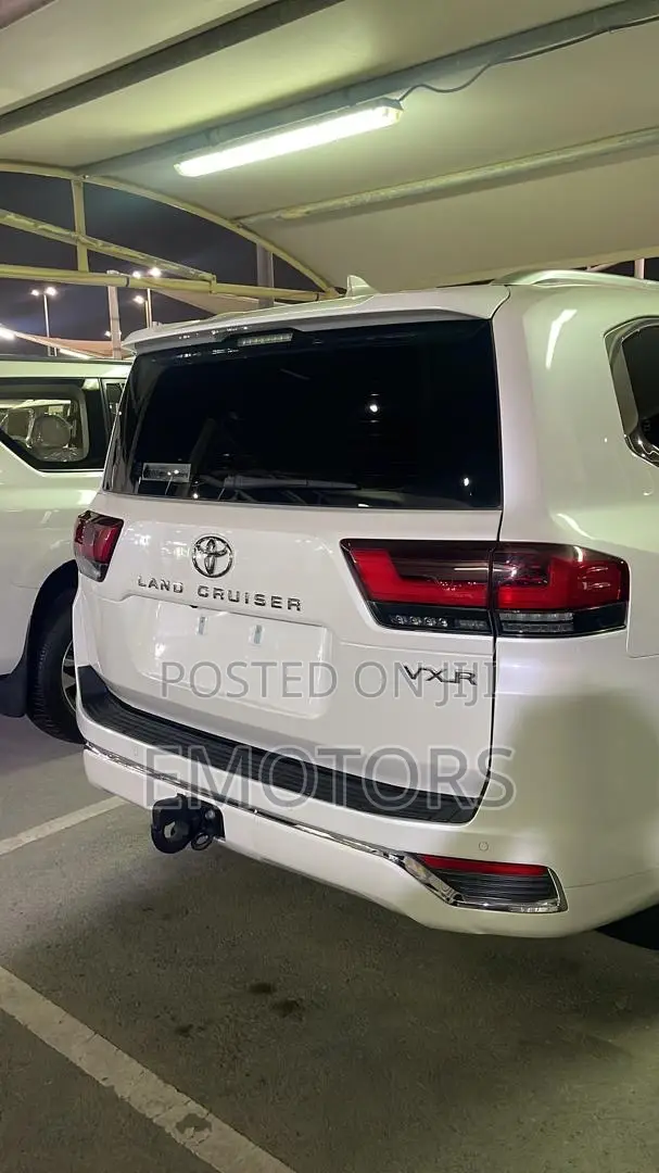 Toyota Land Cruiser LC300 2023 Black
