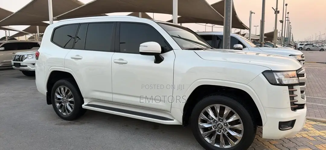 Toyota Land Cruiser LC300 2023 Black
