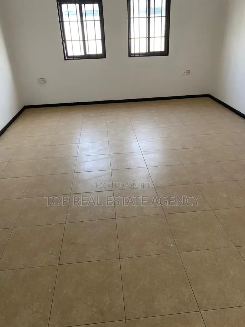 3bdrm House in Asofa, Ofankor for rent