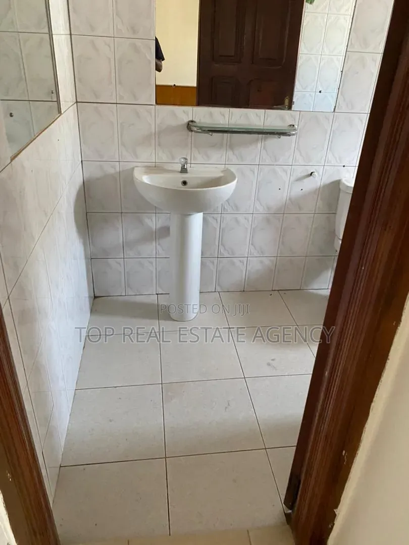 3bdrm House in Asofa, Ofankor for rent
