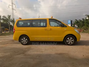 Hyundai Starex 2015 Yellow