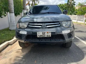 Mitsubishi L200 Double Cab 2.5 180hp 4WD 2013 Gray