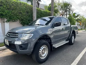 Mitsubishi L200 Double Cab 2.5 180hp 4WD 2013 Gray