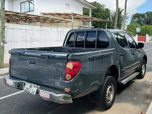 Mitsubishi L200 Double Cab 2.5 180hp 4WD 2013 Gray