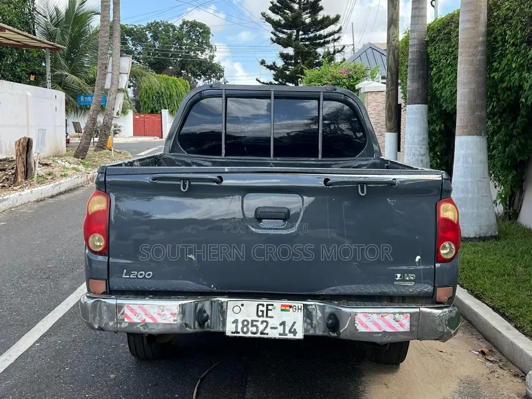 Mitsubishi L200 Double Cab 2.5 180hp 4WD 2013 Gray