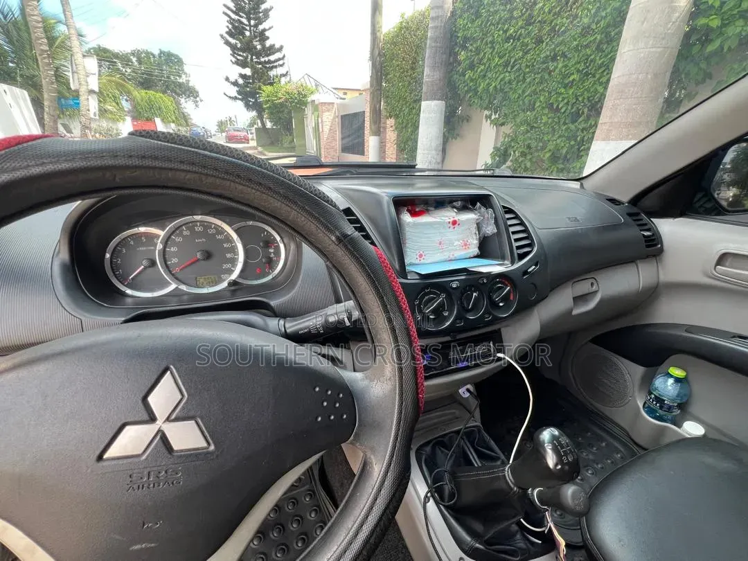 Mitsubishi L200 Double Cab 2.5 180hp 4WD 2013 Gray