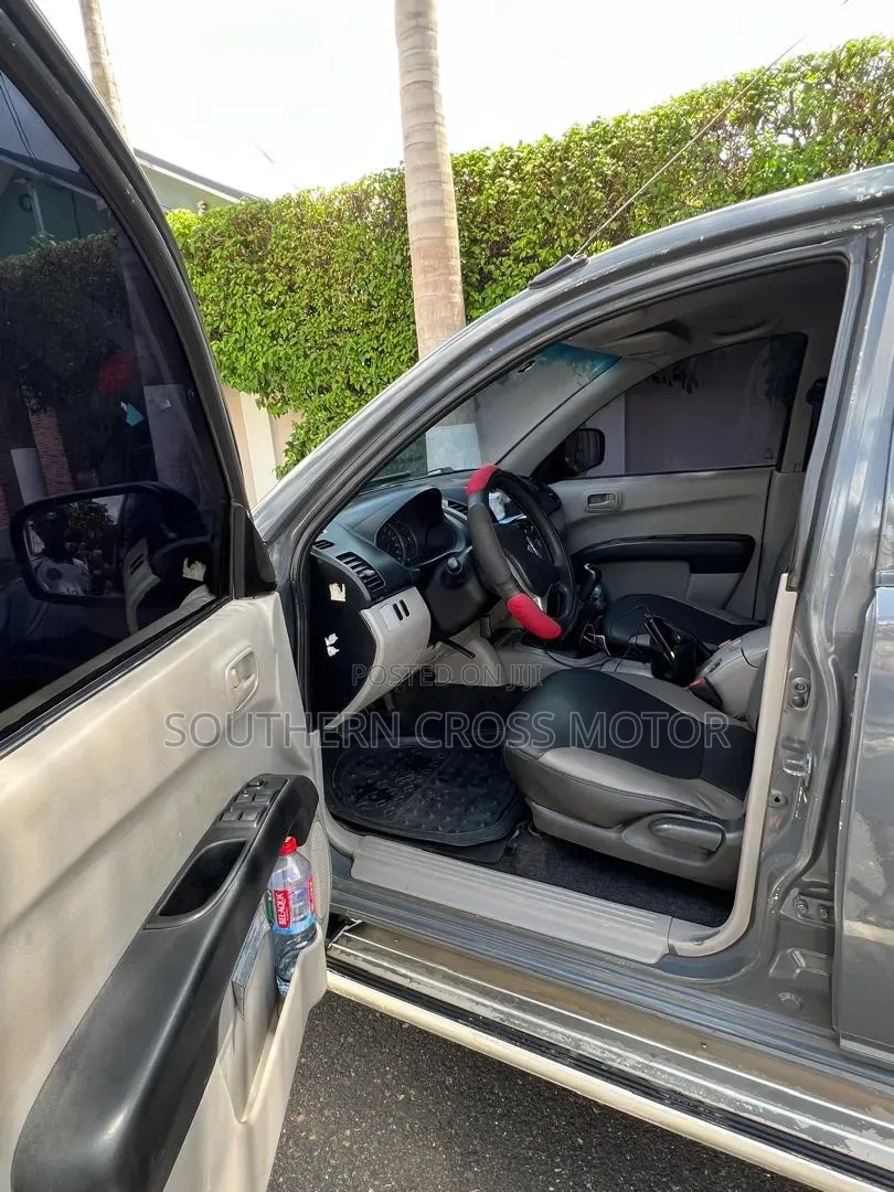 Mitsubishi L200 Double Cab 2.5 180hp 4WD 2013 Gray