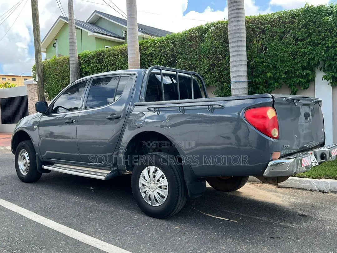 Mitsubishi L200 Double Cab 2.5 180hp 4WD 2013 Gray