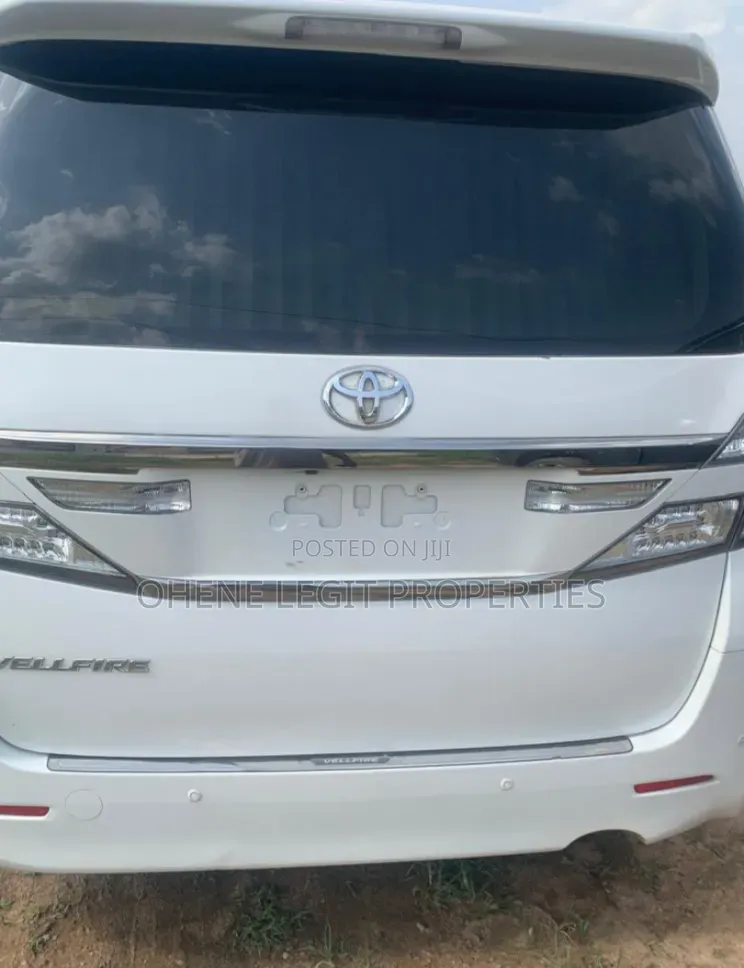 Toyota Vellfire 2013 White