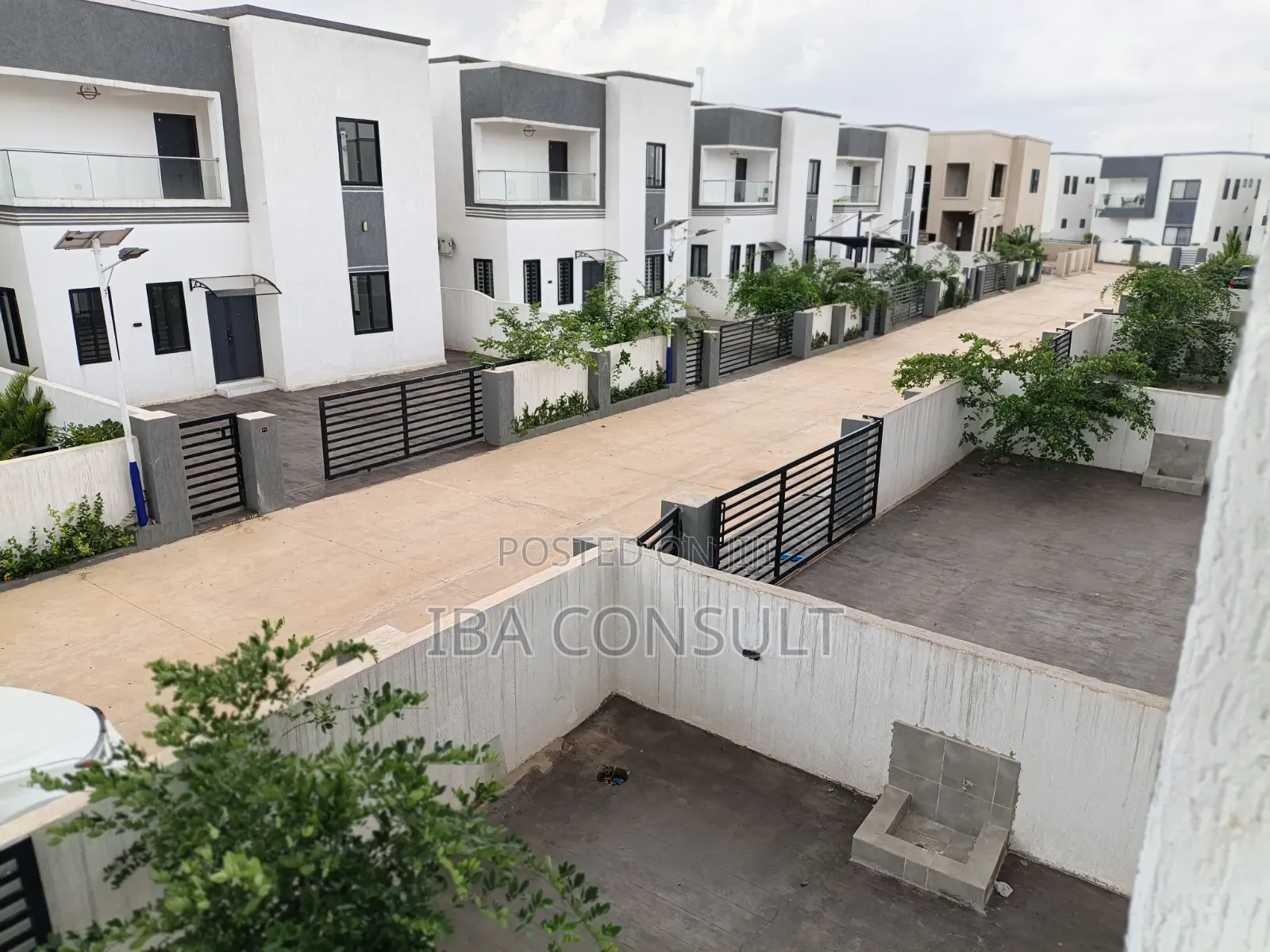 4bdrm House in Oyarifa , And, Ghana Flag for sale