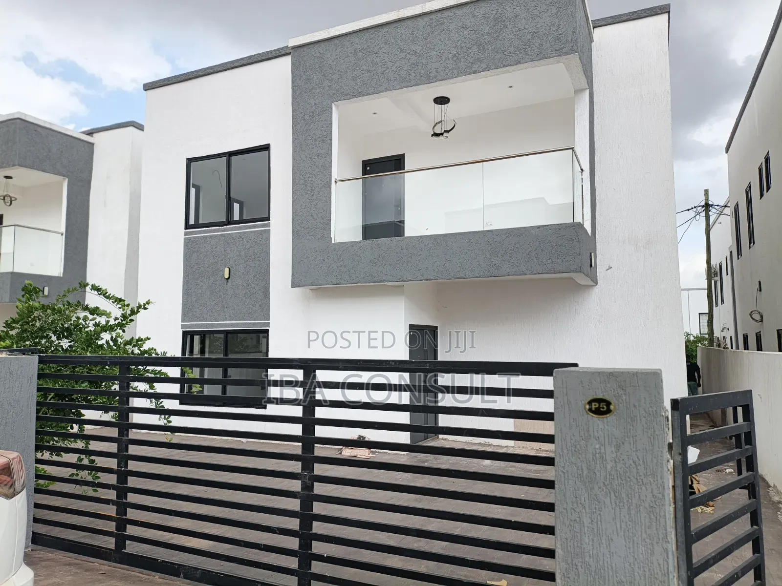 4bdrm House in Oyarifa , And, Ghana Flag for sale